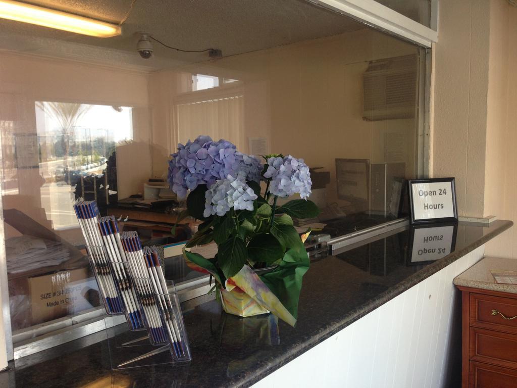 Americas Best Value Inn - Downtown Oakland/Lake Merritt Buitenkant foto